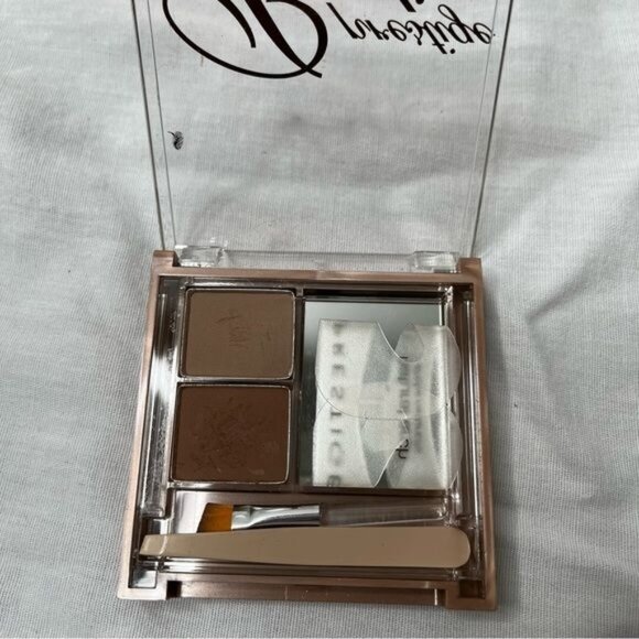 Makeup bundle • Avon quad eyeshadow • beauty blender • prestige eyebrows kit - Picture 6 of 9